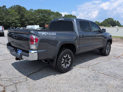 Used 2020 Toyota Tacoma TRD Off-Road AWD/4WD image 3