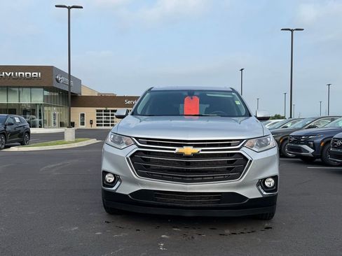 Used 2021 Chevrolet Traverse LT FWD image 2