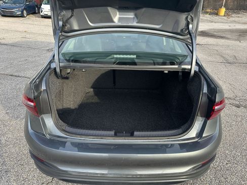 Used 2025 Volkswagen Jetta SE image 30