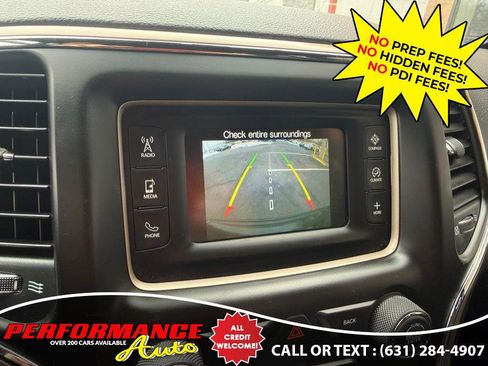 Used 2017 Jeep Grand Cherokee Laredo w/ Quick Order Package 23E image 9