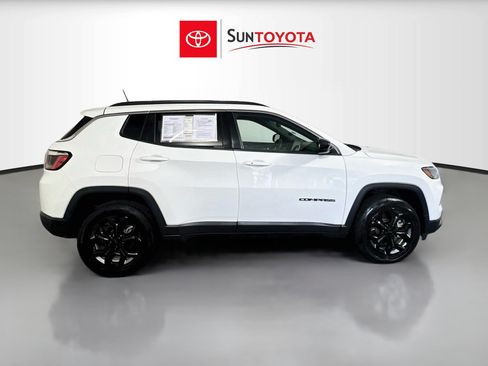 Used 2024 Jeep Compass Latitude AWD/4WD image 2