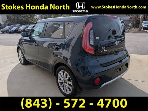 Used 2017 Kia Soul + image 6