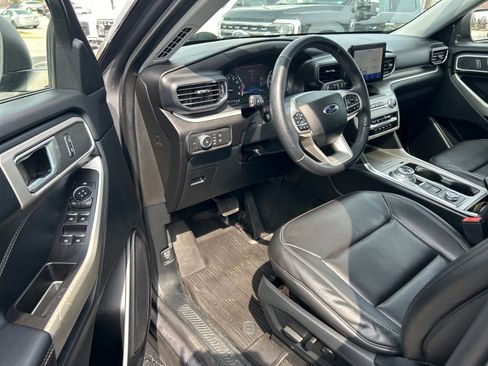 Certified 2021 Ford Explorer XLT w/ Equipment Group 202A image 8