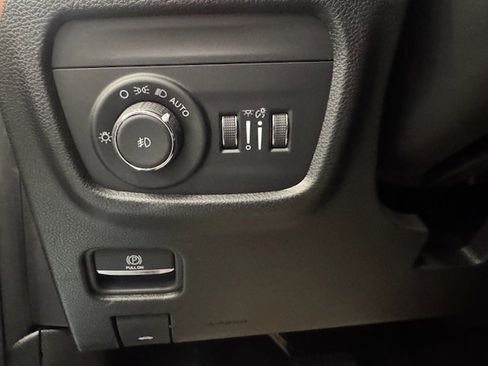 New 2025 Jeep Grand Cherokee Limited w/ Black Appearance Package image 16