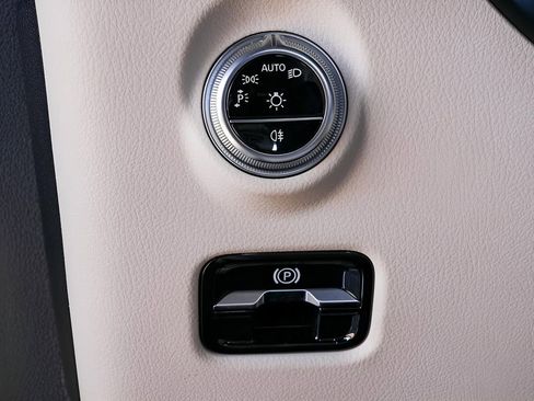 Used 2024 Mercedes-Benz CLE 300 4MATIC Cabriolet image 37