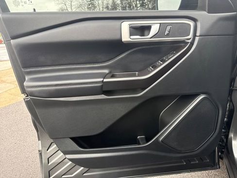 Used 2020 Ford Explorer XLT w/ Equipment Group 202A image 12
