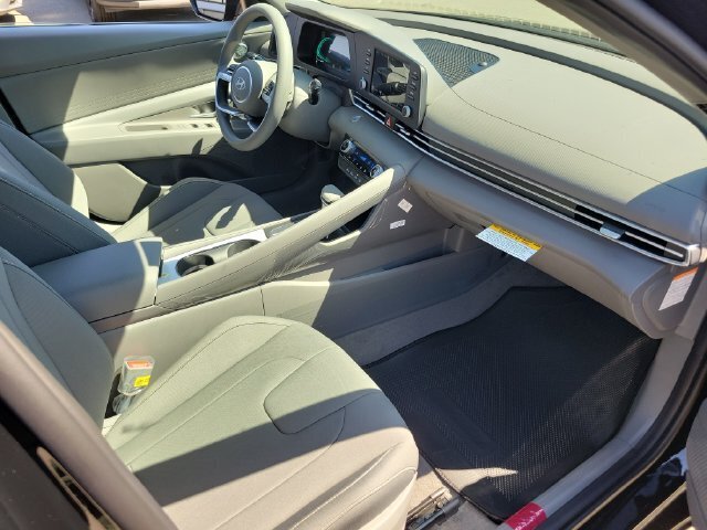 New 2026 Hyundai Elantra Hybrid FWD image 21
