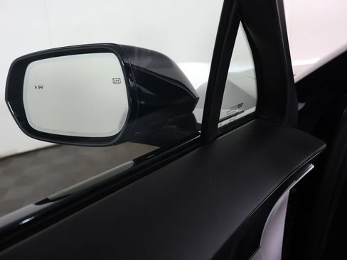 Used 2025 Cadillac Lyriq Luxury RWD image 38