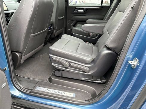 Used 2025 Chevrolet Suburban LT w/ Comfort Package image 21