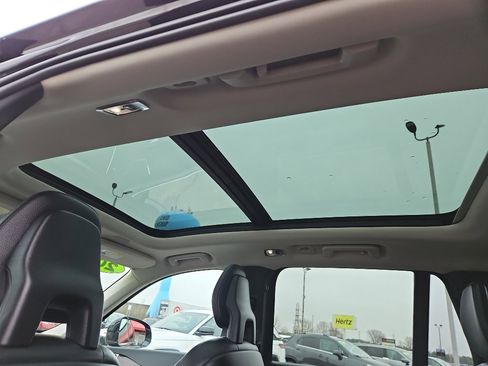 Used 2017 Volvo XC90 T6 Momentum w/ Vision Package AWD/4WD image 15