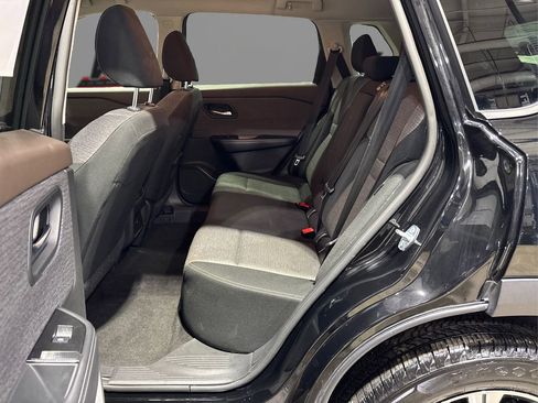 Used 2023 Nissan Rogue SV image 10