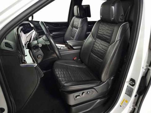 Used 2021 Cadillac Escalade Premium Luxury Platinum image 19