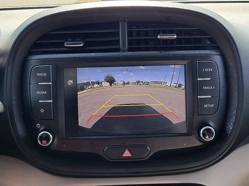 Used 2023 Kia Soul LX w/ LX Technology Package FWD image 26