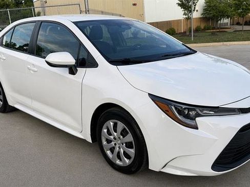 Used 2023 Toyota Corolla LE w/ Carpet Mat Package (TMS) FWD image 3