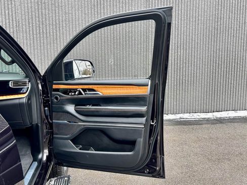 Used 2022 Jeep Grand Wagoneer Series III w/ Rear Seat Video Group 1 image 23