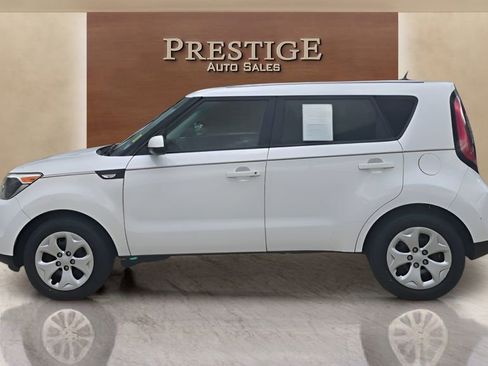 Used 2014 Kia Soul FWD image 2