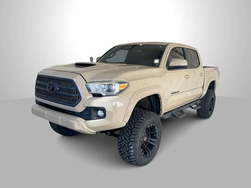 Used 2017 Toyota Tacoma TRD Sport w/ Tow Package (A/T) image 1