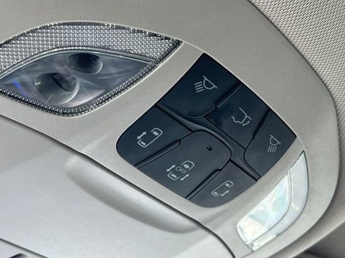 Used 2023 Chrysler Pacifica Touring-L FWD image 29