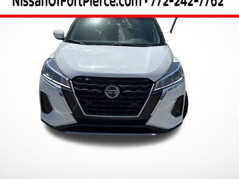 Used 2021 Nissan Kicks SV image 1