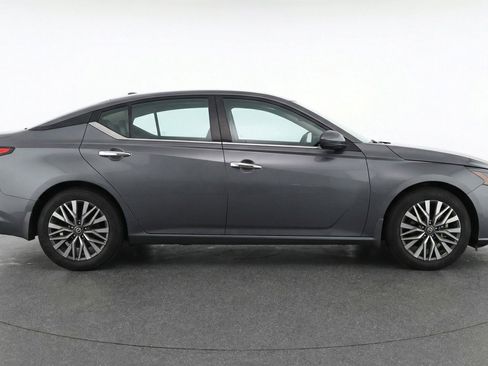 Used 2025 Nissan Altima 2.5 SV image 11