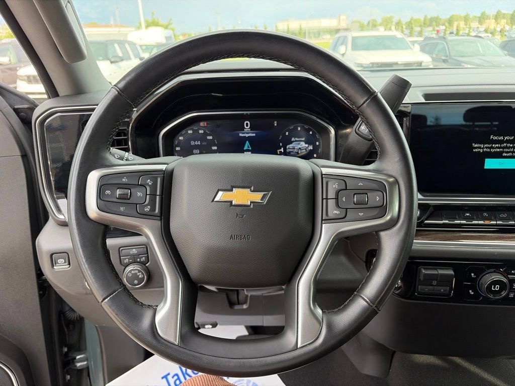 Used 2025 Chevrolet Silverado 1500 LT AWD/4WD image 7