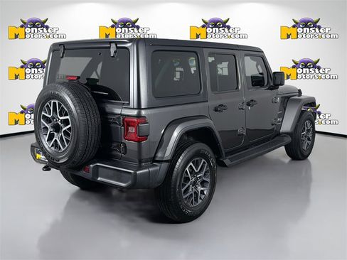 Used 2024 Jeep Wrangler Sahara image 5