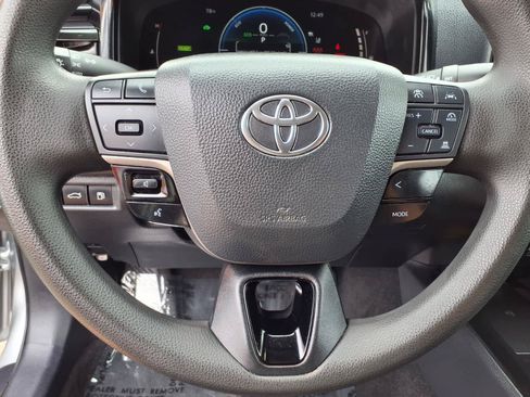 Used 2025 Toyota Camry LE FWD image 19