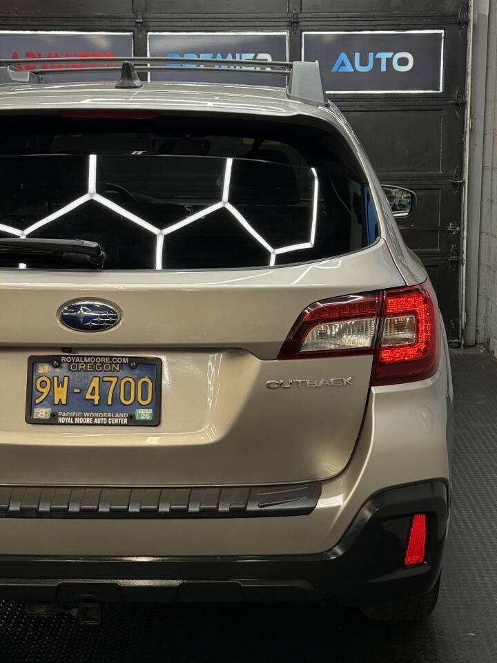 Used 2018 Subaru Outback 2.5i Premium w/ Popular Package #1 AWD/4WD image 12