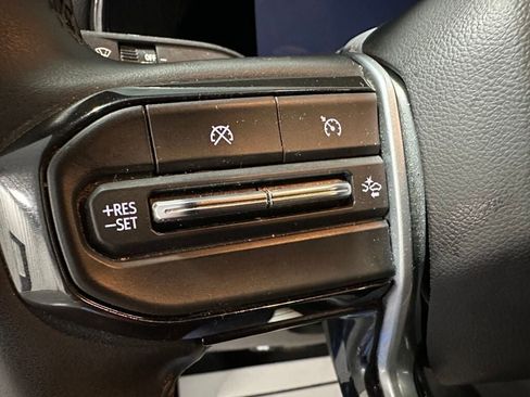 Used 2023 Chevrolet Colorado LT w/ LT Convenience Package II AWD/4WD image 13