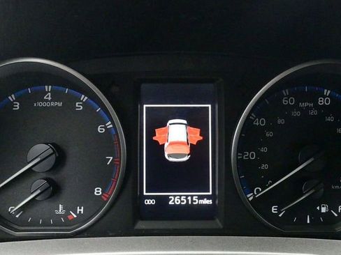 Used 2018 Toyota RAV4 LE image 18