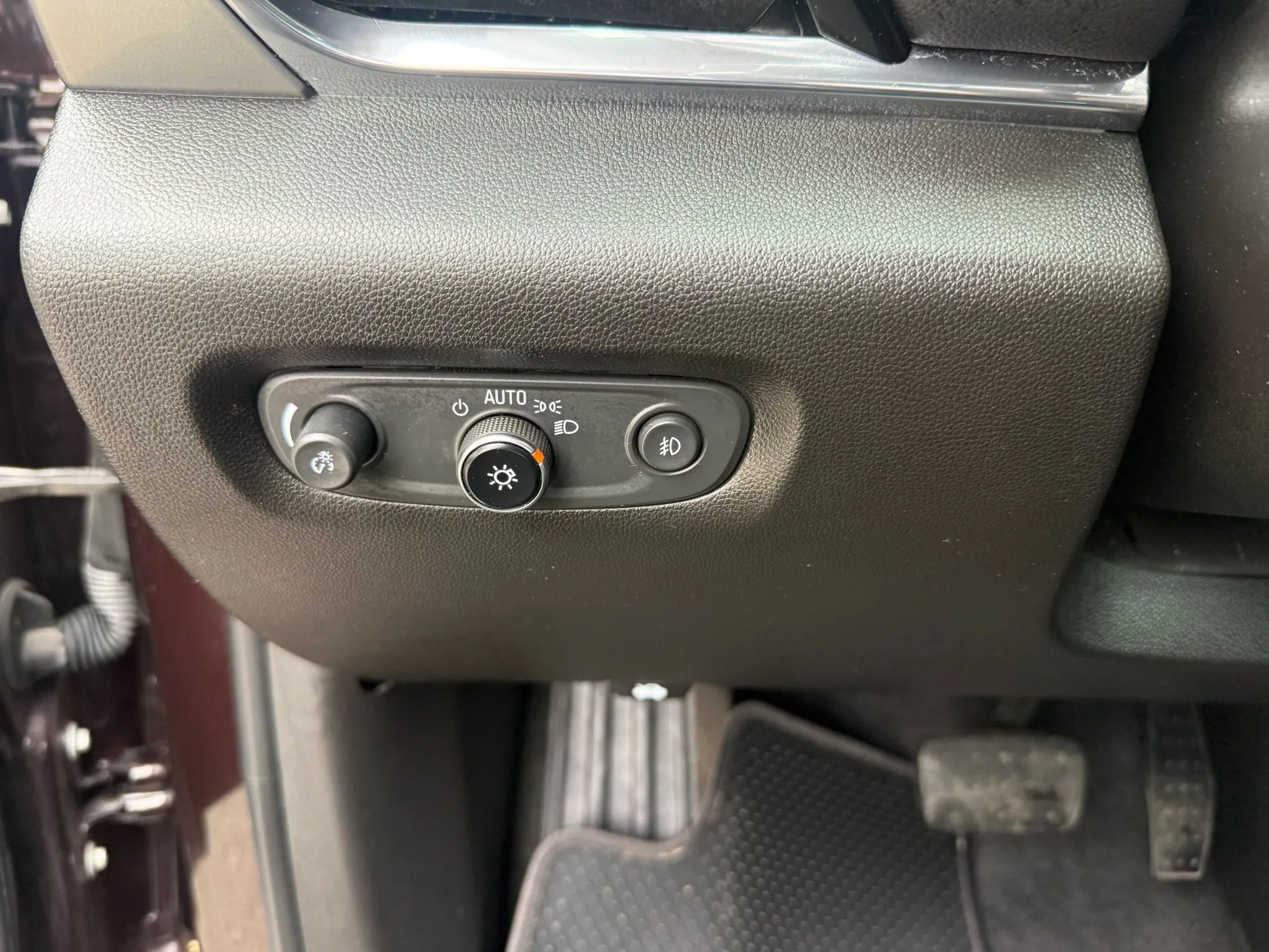 Used 2020 Chevrolet Traverse LT FWD image 22