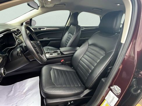 Used 2017 Ford Fusion SE w/ Fusion SE Technology Package image 15