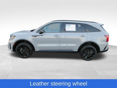 Used 2023 Kia Sorento SX AWD/4WD image 2