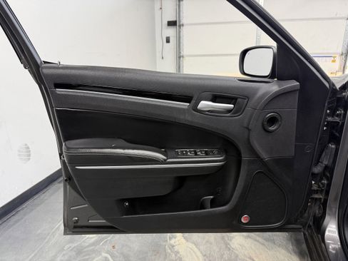 Used 2017 Chrysler 300 S image 10
