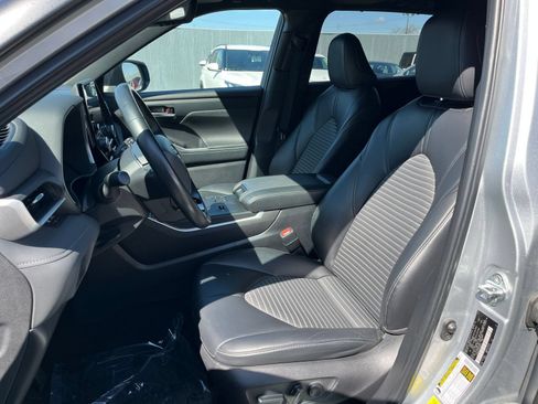 Used 2024 Toyota Highlander XSE FWD image 39