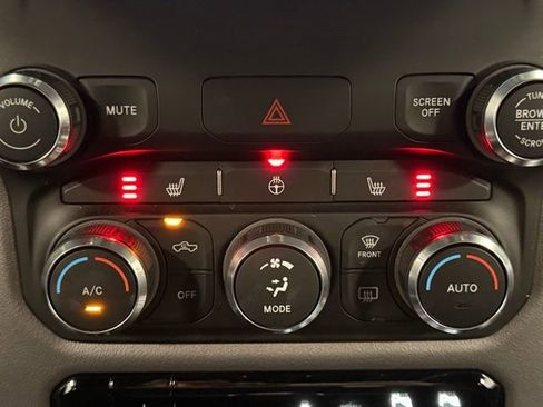 Used 2021 RAM 1500 Big Horn image 32