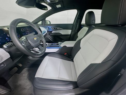 Used 2025 Chevrolet Equinox EV LT FWD image 13