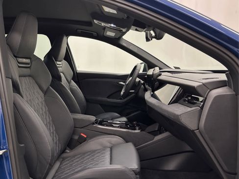 Used 2025 Audi SQ6 e-tron Prestige w/ 21" Black Optic Wheel Package image 18