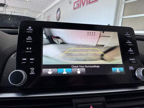 Used 2018 Honda Accord EX image 19