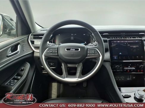 Used 2023 Jeep Grand Cherokee Limited AWD/4WD image 15