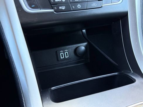 Used 2020 Ford Fusion SE image 21