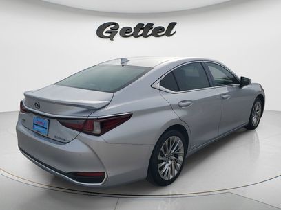 Used 2019 Lexus ES 300h Ultra Luxury w/ Accessory Package 2
