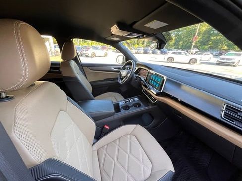 Used 2024 Volkswagen Atlas Cross Sport SE image 23