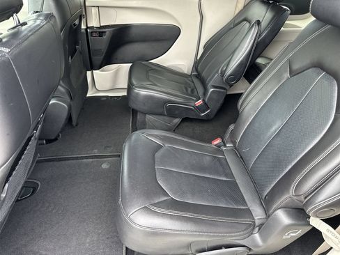 Certified 2022 Chrysler Pacifica Touring-L FWD image 15
