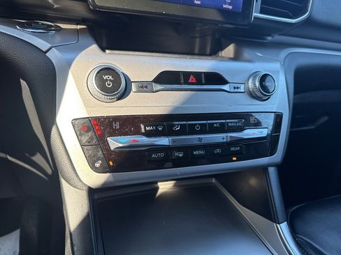 Used 2021 Ford Explorer XLT w/ Equipment Group 202A image 16