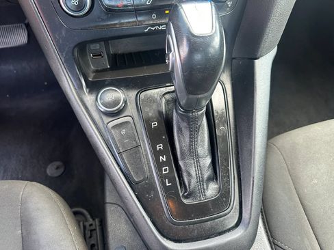 Used 2016 Ford Focus SE w/ SE Winter Package FWD image 17