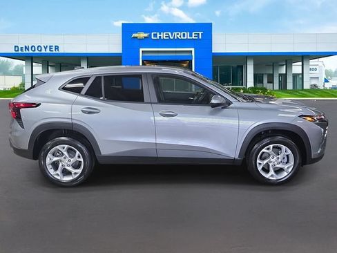 New 2026 Chevrolet Trax LS w/ LS Convenience Package FWD image 5