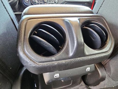 Used 2021 Jeep Gladiator Sport image 17