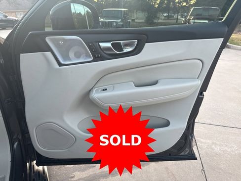 Certified 2023 Volvo XC60 B6 Ultimate w/ Protection Package Premier image 10