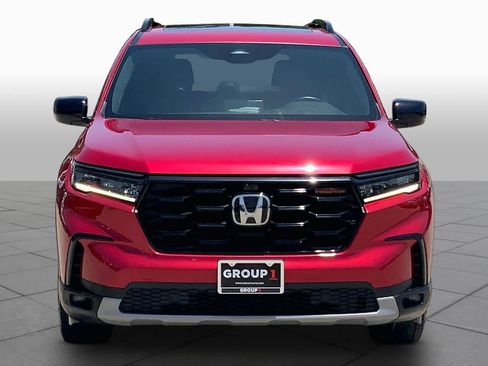 Used 2025 Honda Pilot TrailSport image 4